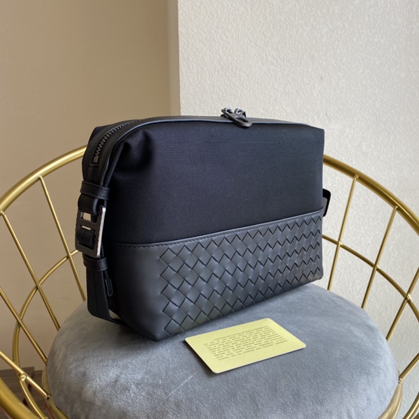 ボッテガヴェネタバッグ背面デザイン